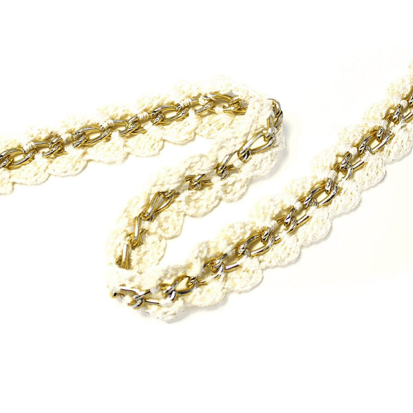cadena con ganchillo blanco