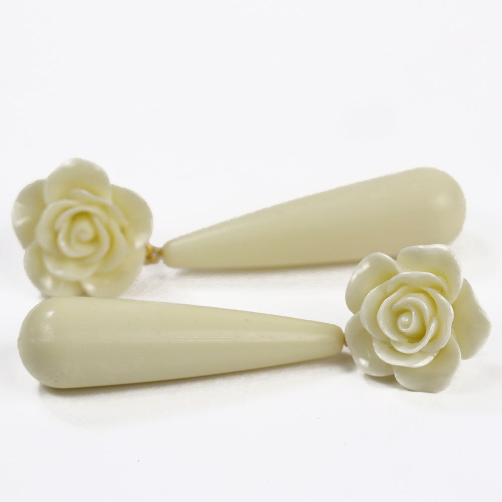 pendiente coral y flor crudo